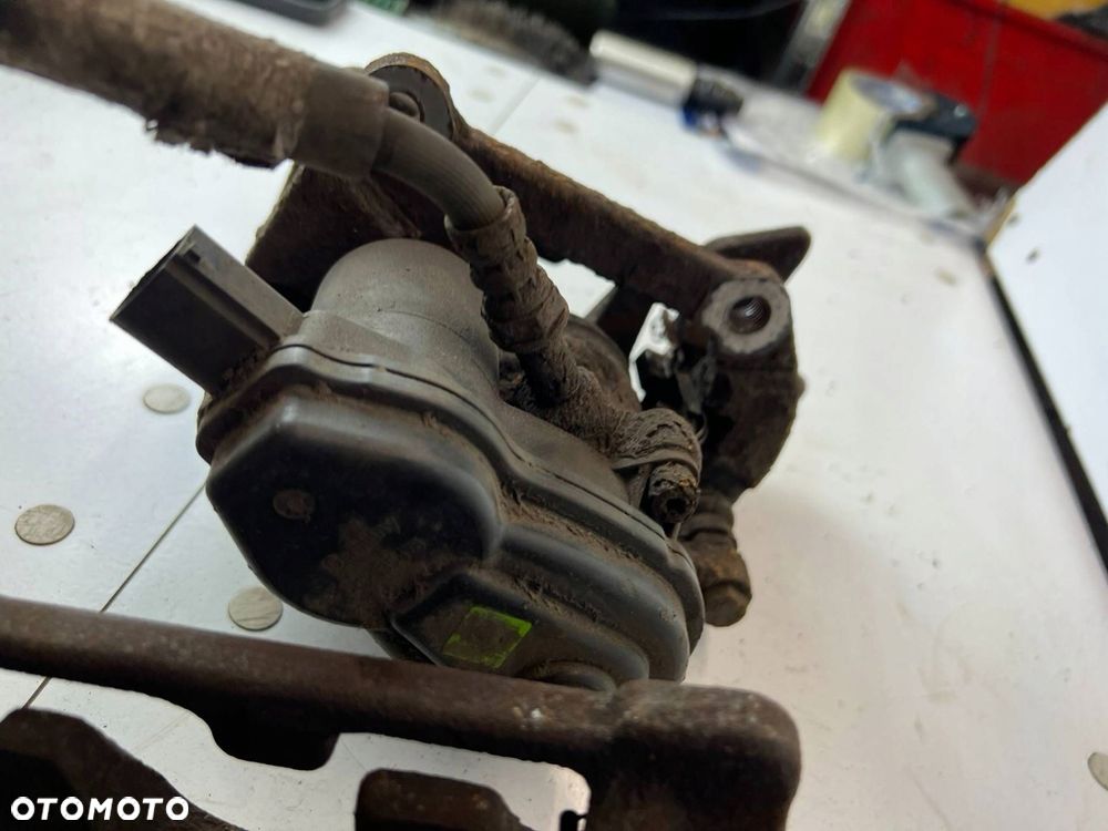 Tylny zacisk hamulcowy 300mm Audi Q5 SQ5 2011 TYŁ KOMPLET - 11