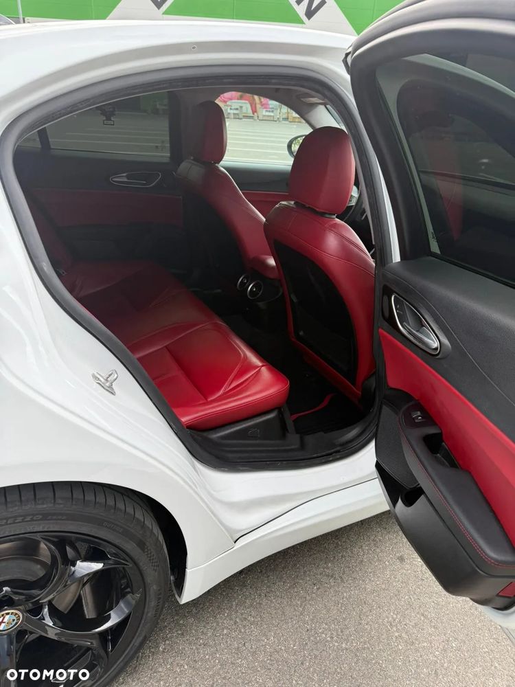 Alfa Romeo Giulia 2.0 Turbo Veloce Q4 - 13