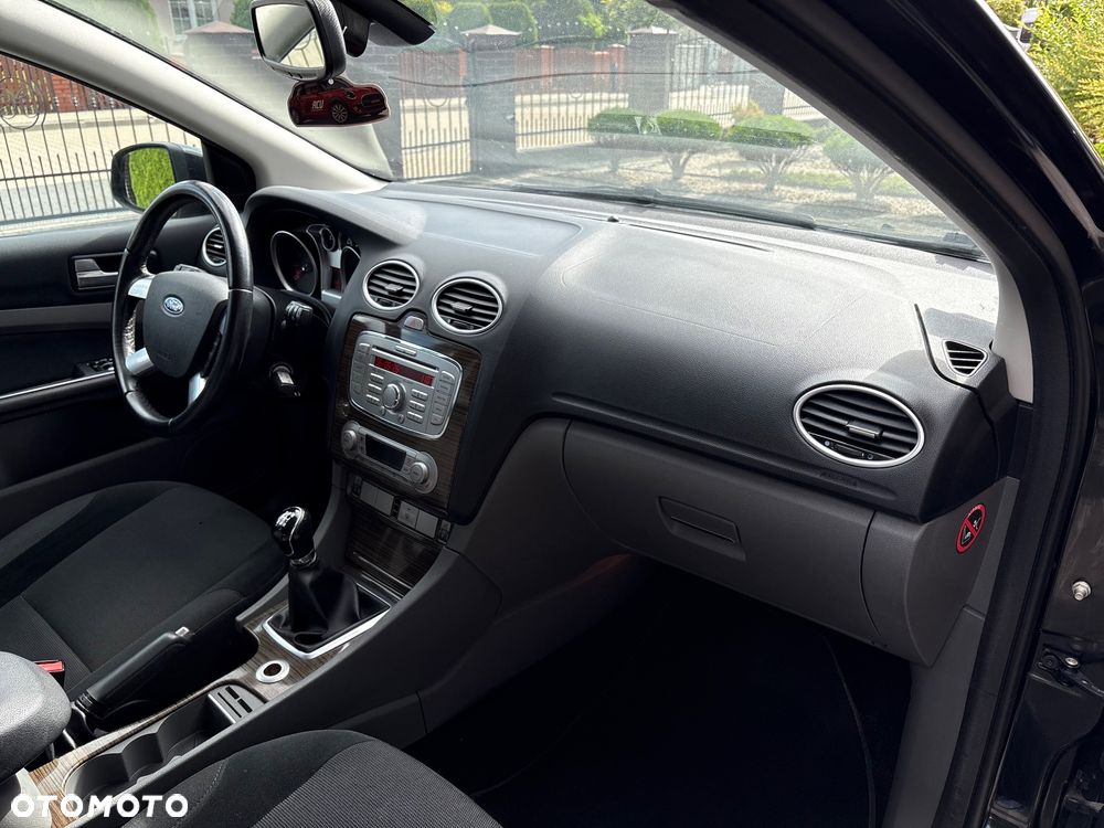 Ford Focus 1.8 Ghia - 22