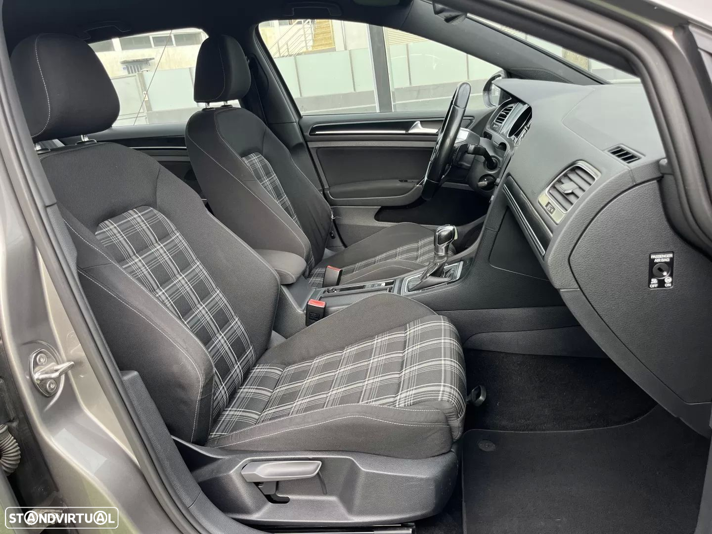 VW Golf 2.0 TDi GTD DSG - 38