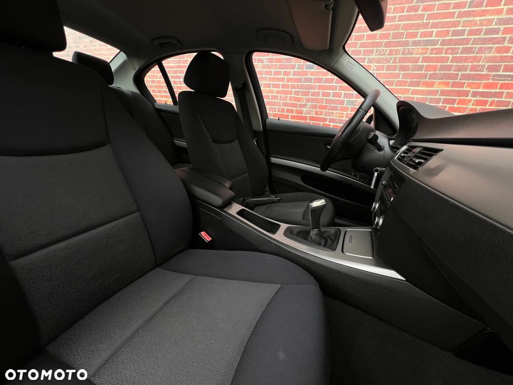 BMW Seria 3 318i - 15