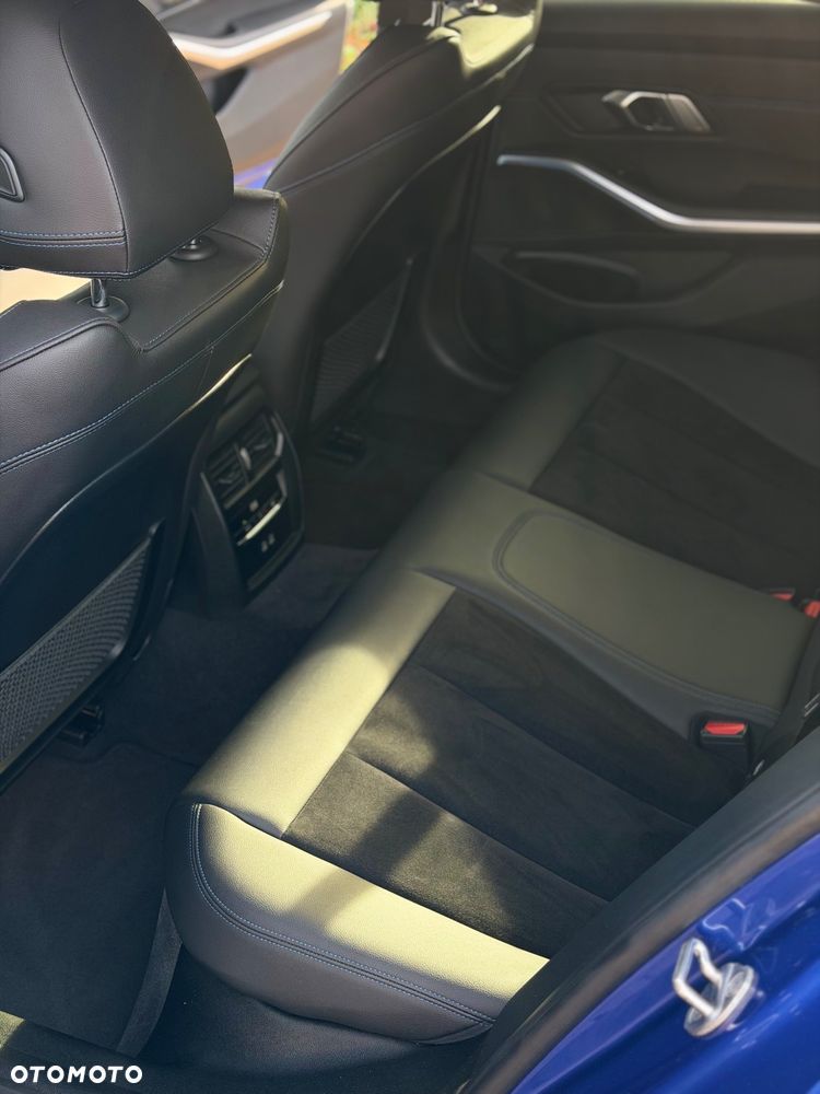 BMW Seria 3 320d M Sport - 16
