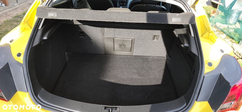 Opel Astra 1.6 Turbo Cosmo - 13