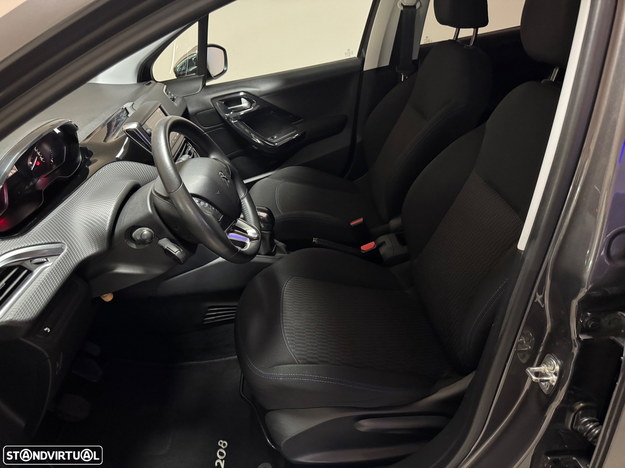Peugeot 208 1.6 BlueHDi Style - 37