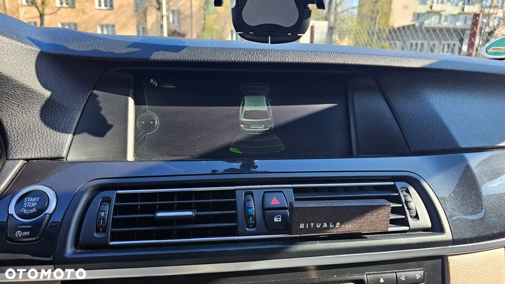 BMW Seria 5 525d xDrive - 16