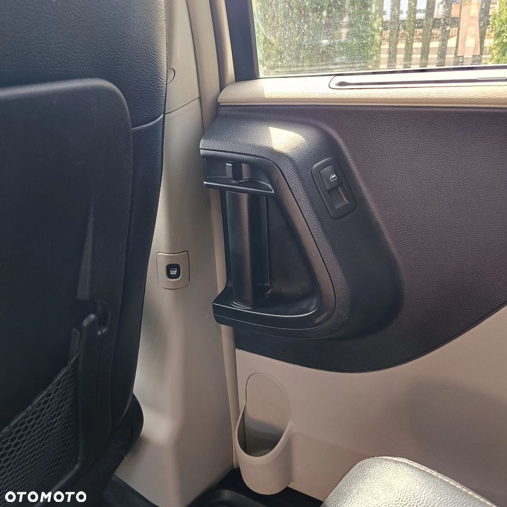 Chrysler Town & Country - 19