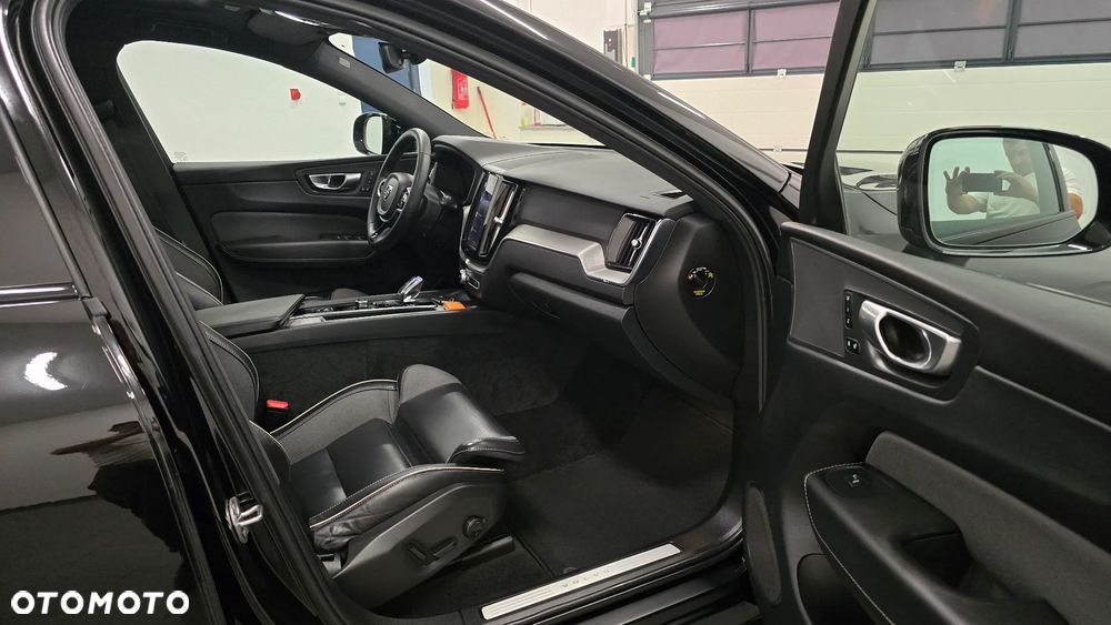 Volvo XC 60 B4 D Plus Dark - 8