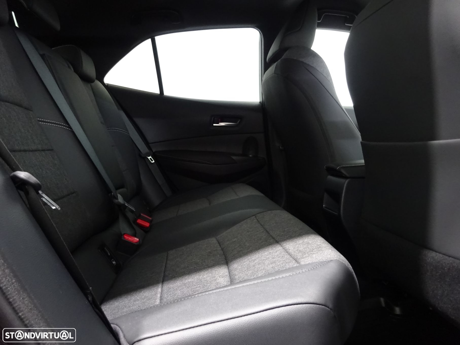 Toyota Corolla 1.8 Hybrid Comfort+P.Sport - 6