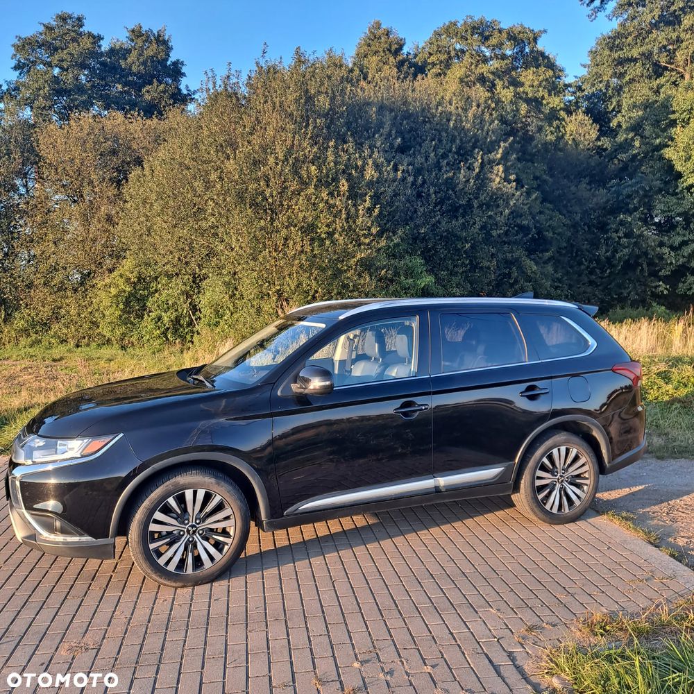 Mitsubishi Outlander - 4