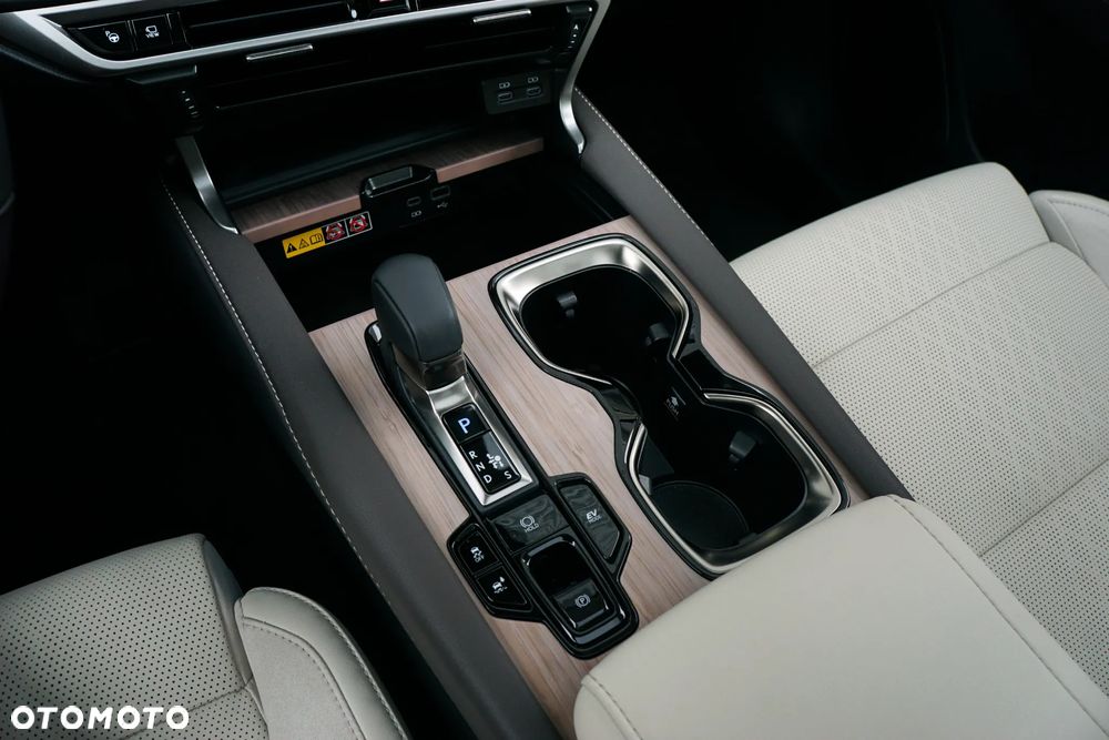 Lexus RX 350h Omotenashi - 23