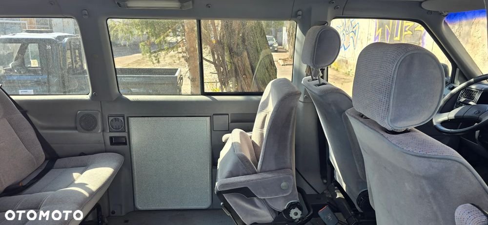 Volkswagen Multivan - 4