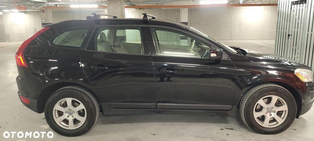 Volvo XC 60 D5 AWD Momentum - 4