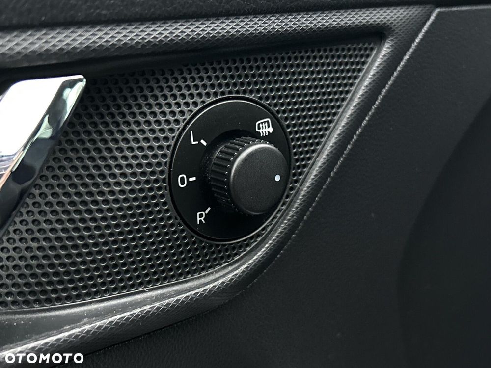 Skoda RAPID Spb 1.4 TSI Elegance Max DSG - 12