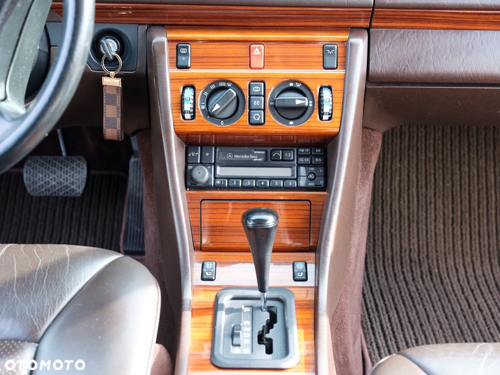Mercedes-Benz W124 (1984-1993) - 13