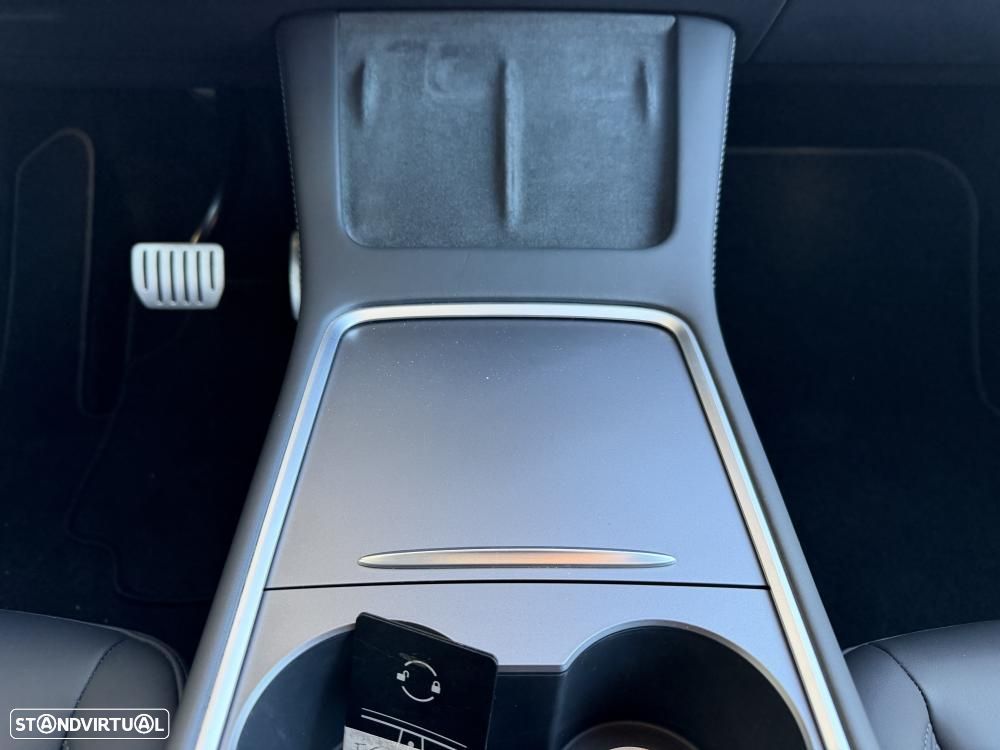 Tesla Model Y Performance Dual Motor AWD - 29