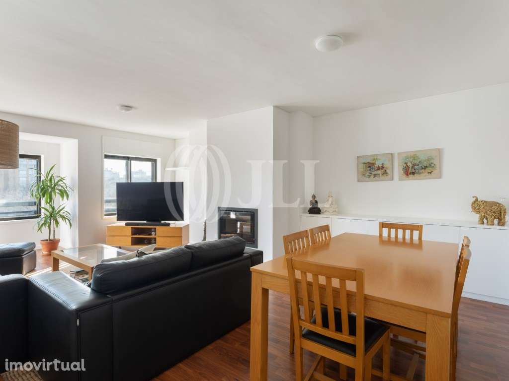 Apartamento T3 com varanda Pinheiro Manso, no Porto - Grande imagem: 3/29