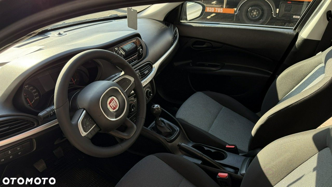 Fiat Tipo - 12