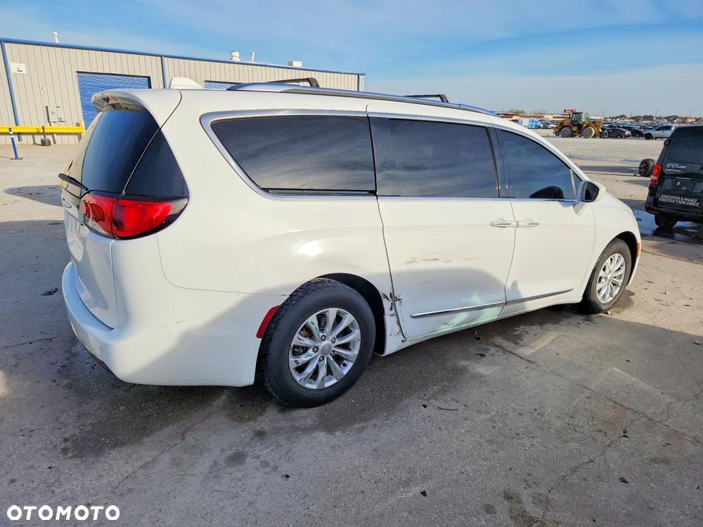 Chrysler Pacifica ver-3-3-se - 4