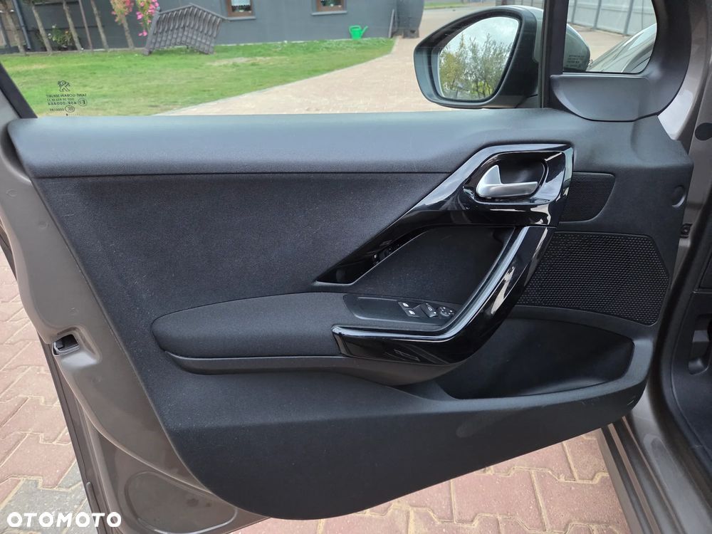 Peugeot 208 - 19