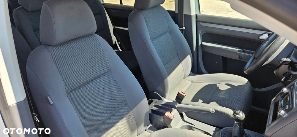 Volkswagen Touran - 25