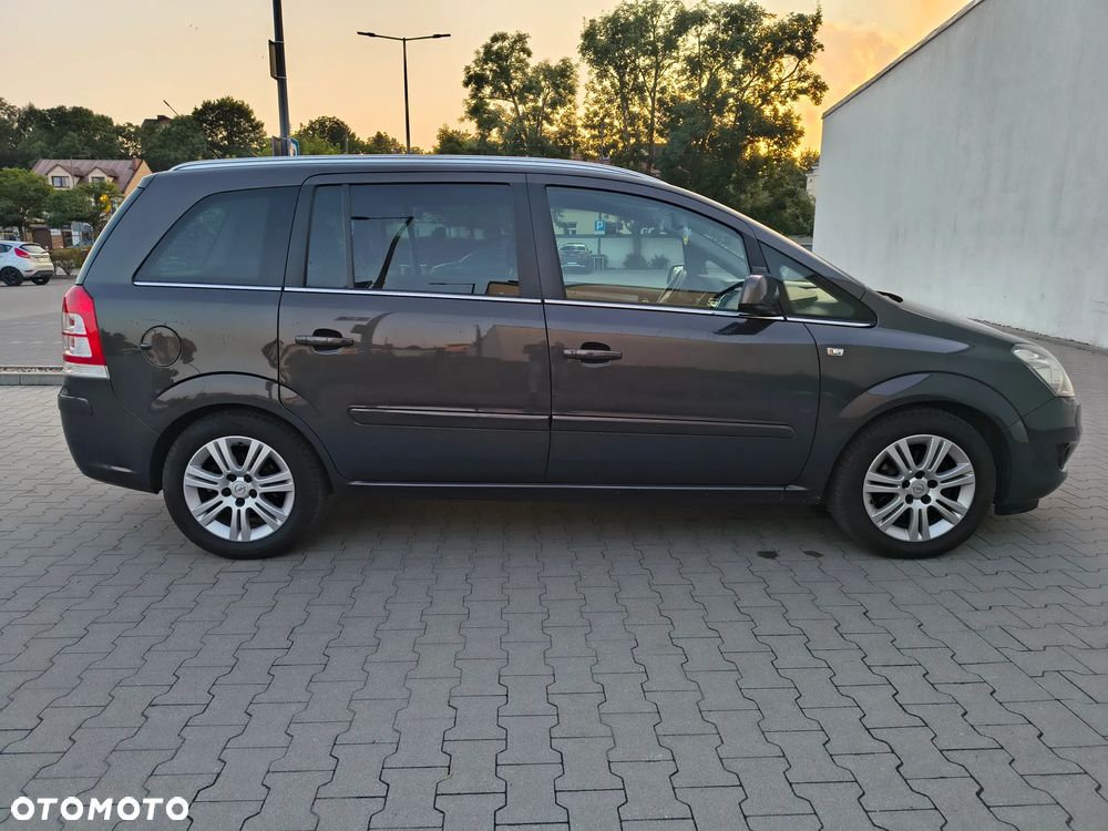 Opel Zafira 1.8 Cosmo EU5 - 10