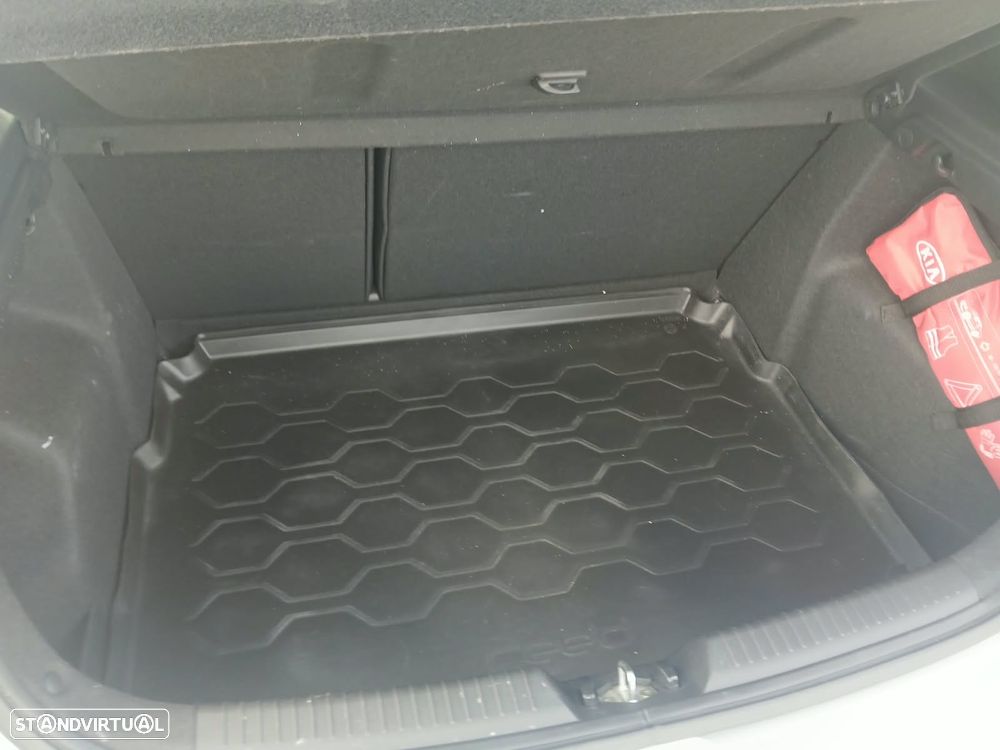 Kia Ceed 1.6 CRDi Nav Line - 32