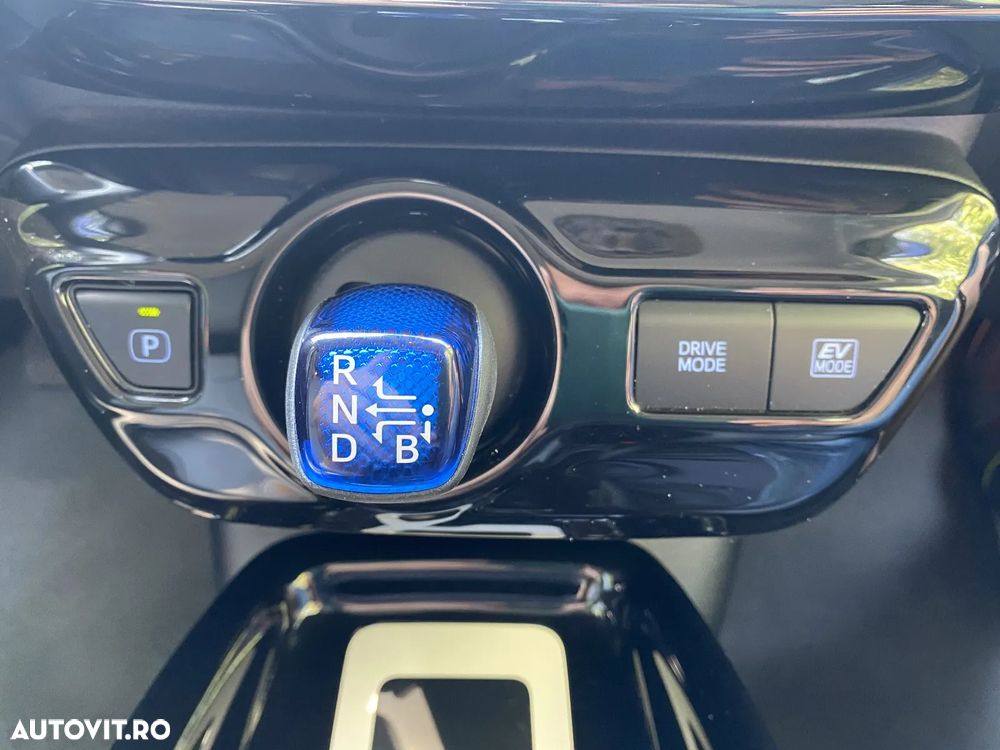 Toyota Prius 1.8 HSD Exclusive Plus - 9