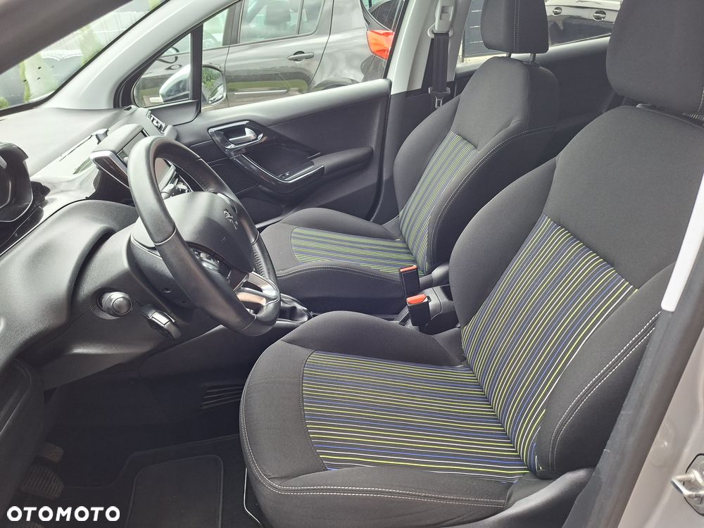 Peugeot 208 - 11