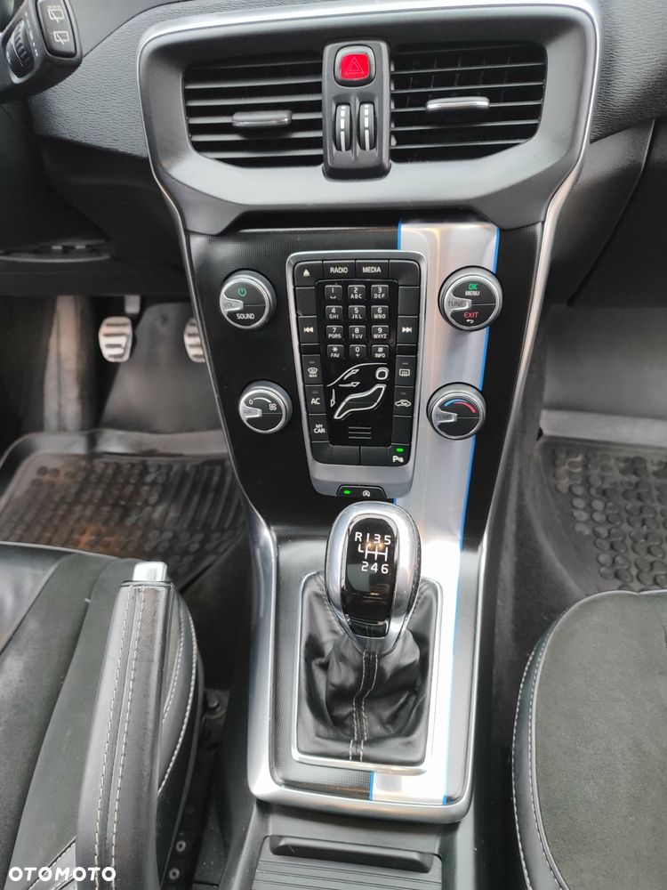 Volvo V40 D2 R-Design - 11