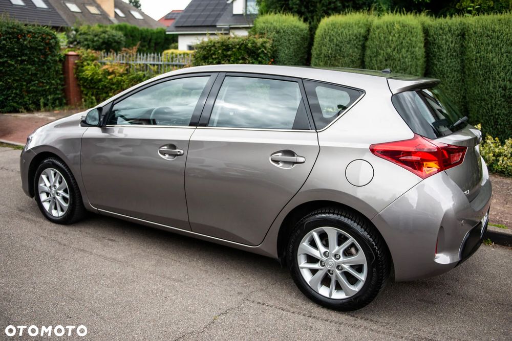 Toyota Auris 1.6 Valvematic Edition - 12