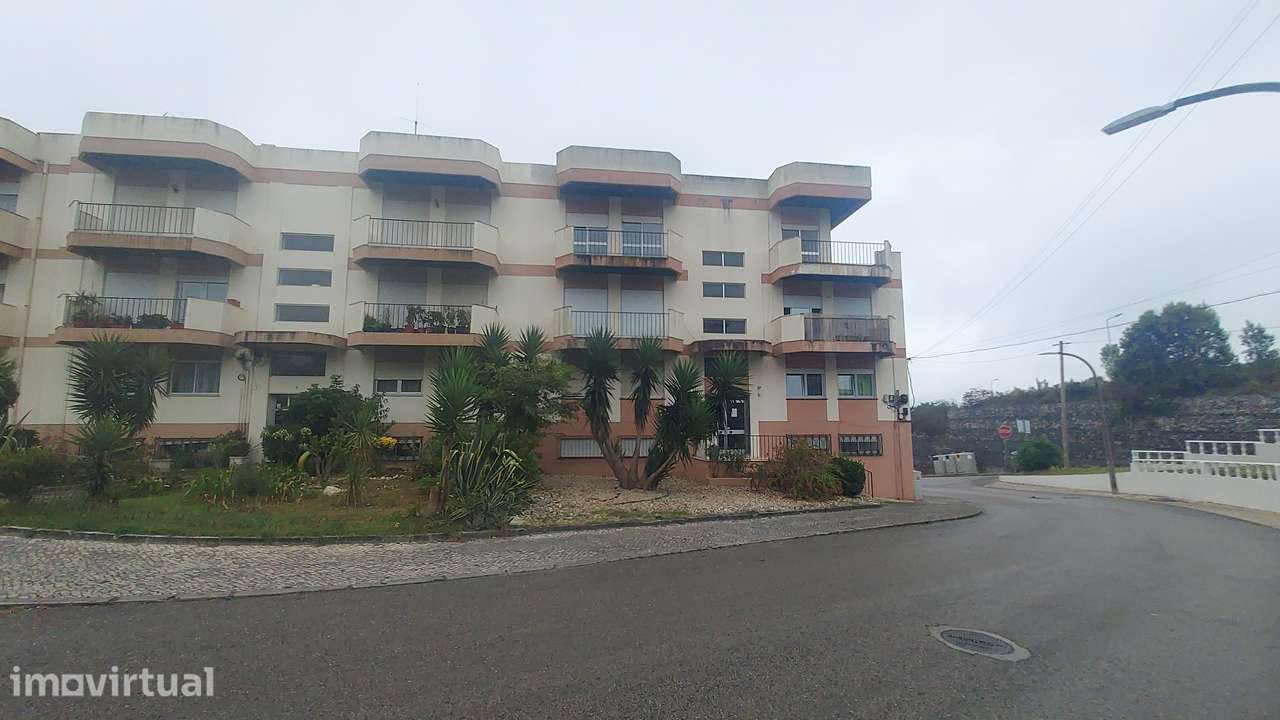 Apartamento T2 Duplex com Terraço e Garagem - Grande imagem: 2/7