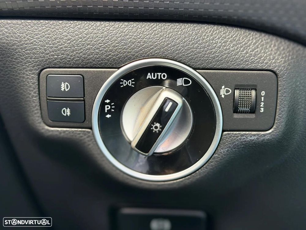 Mercedes-Benz A 180 d Urban - 16