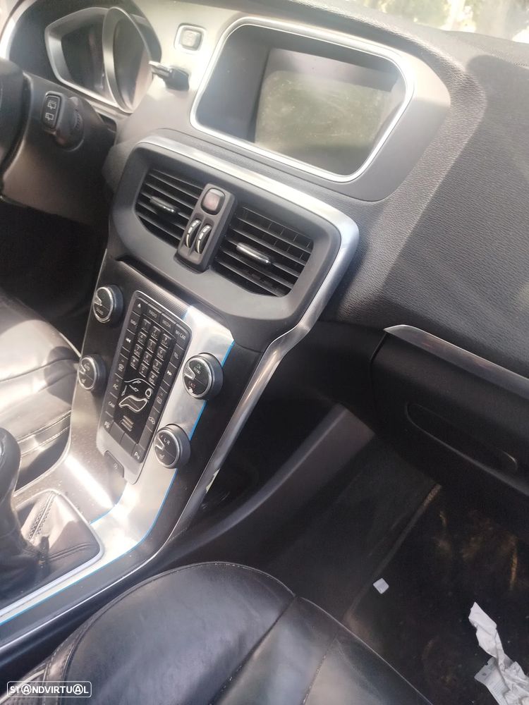 Volvo V40 D2 R Design - 1