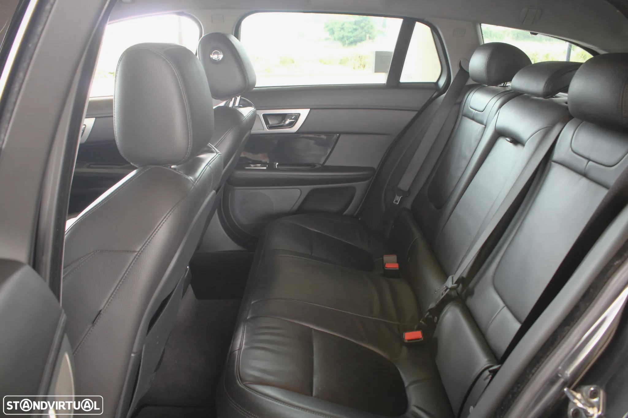 Jaguar XF Sportbrake 2.2 D R-Sport - 35