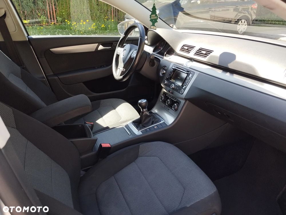 Volkswagen Passat - 17
