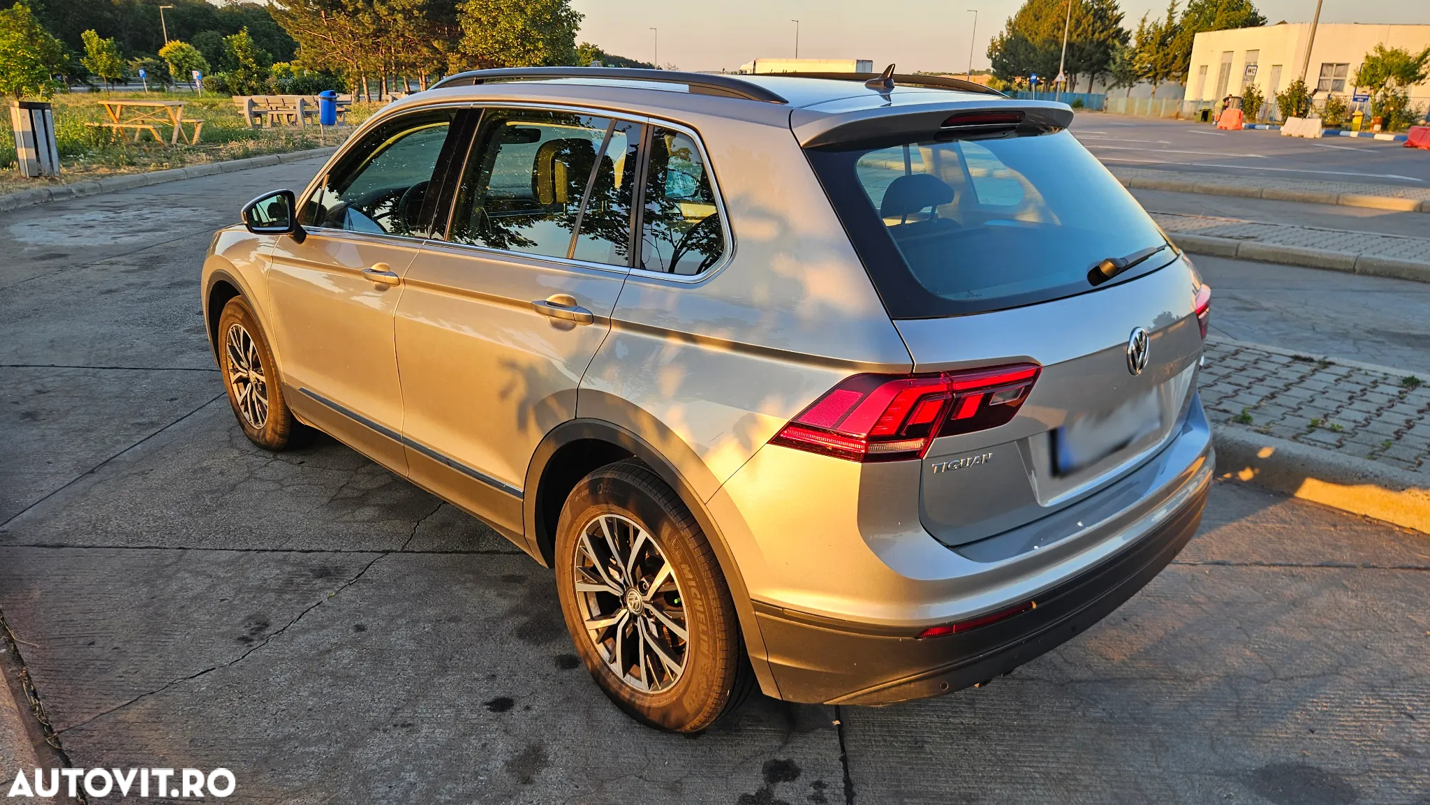 Volkswagen Tiguan 2.0 TDI 4Mot DSG Comfortline - 4