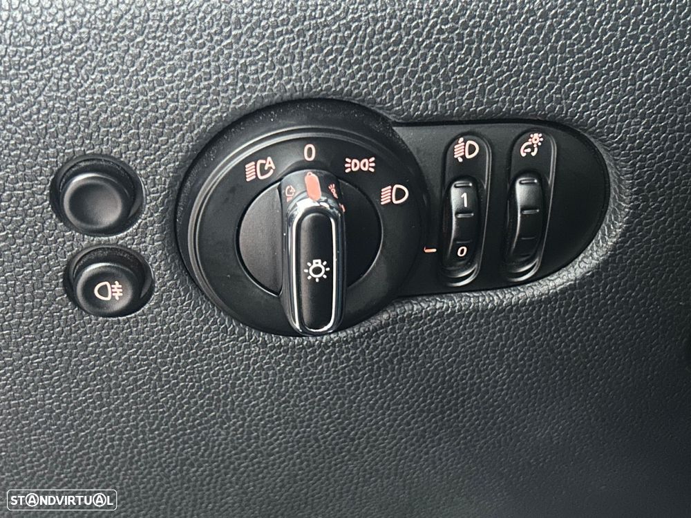 MINI 3 Portas Cooper D Aut. - 21