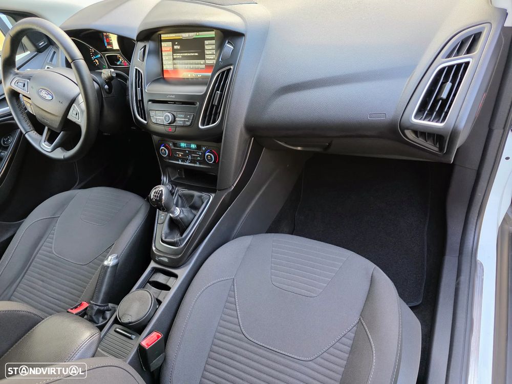 Ford Focus 1.0 SCTi Titanium - 37