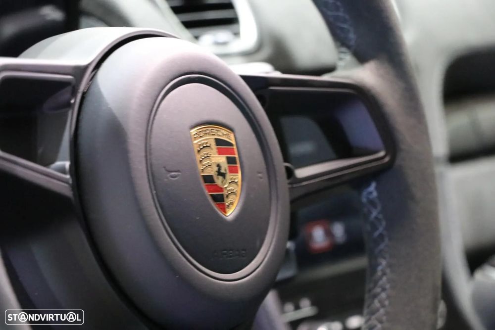 Porsche 718 Cayman - 22