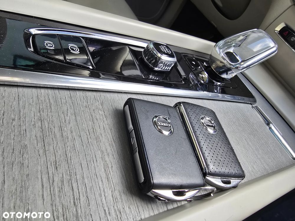 Volvo XC 60 B5 B AWD Plus Bright - 22