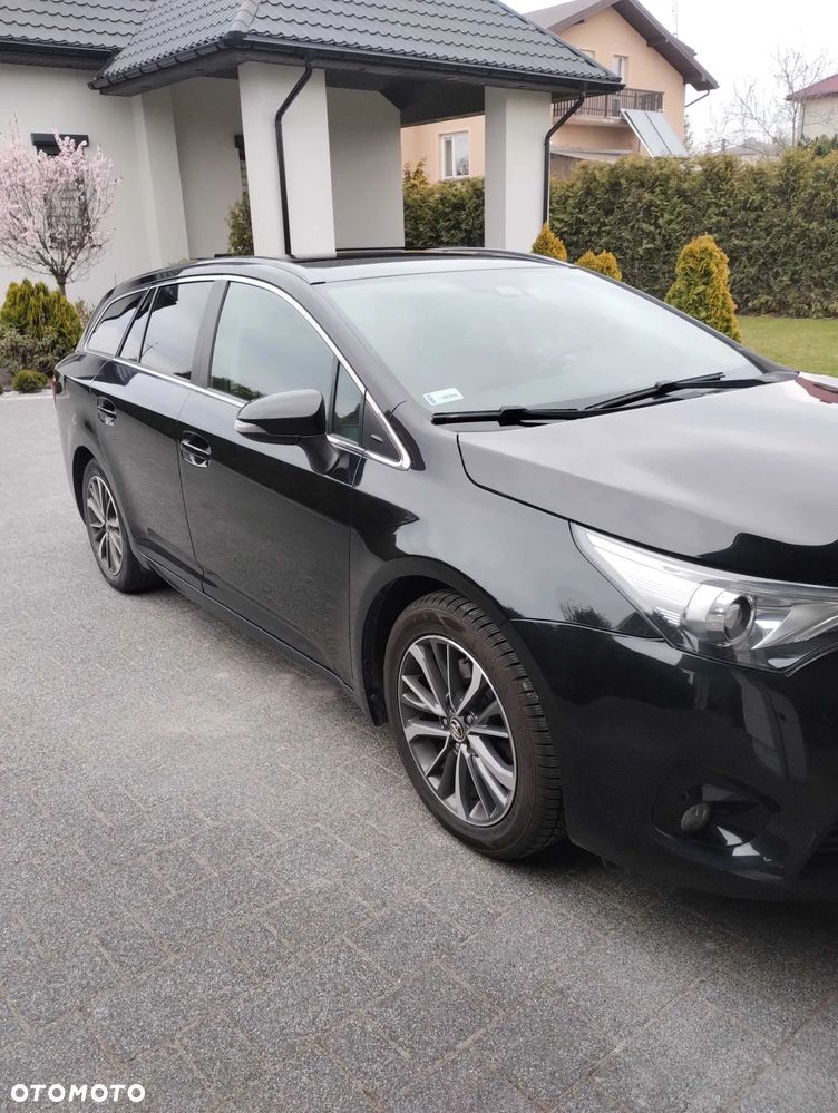 Toyota Avensis 2.0 D-4D Premium - 2