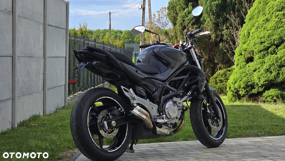 Suzuki Gladius - 7