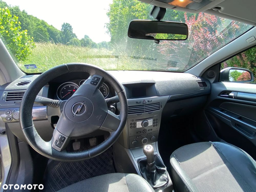 Opel Astra 1.9 CDTI DPF Cosmo - 9