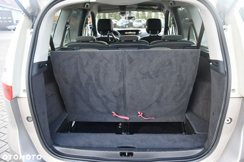 Renault Grand Scenic - 16
