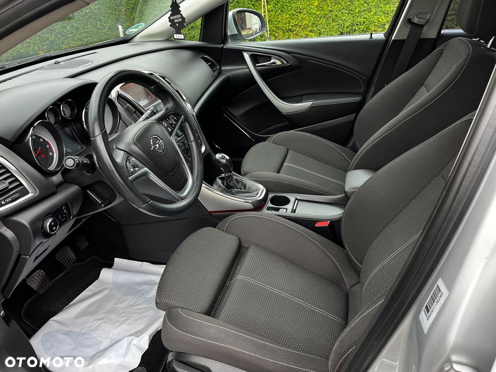 Opel Astra 1.6 T Cosmo - 11