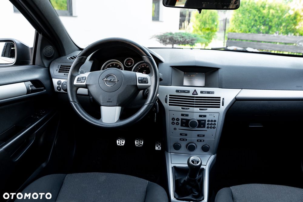 Opel Astra GTC 1.8 - 31