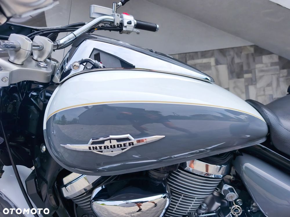 Suzuki Intruder - 6