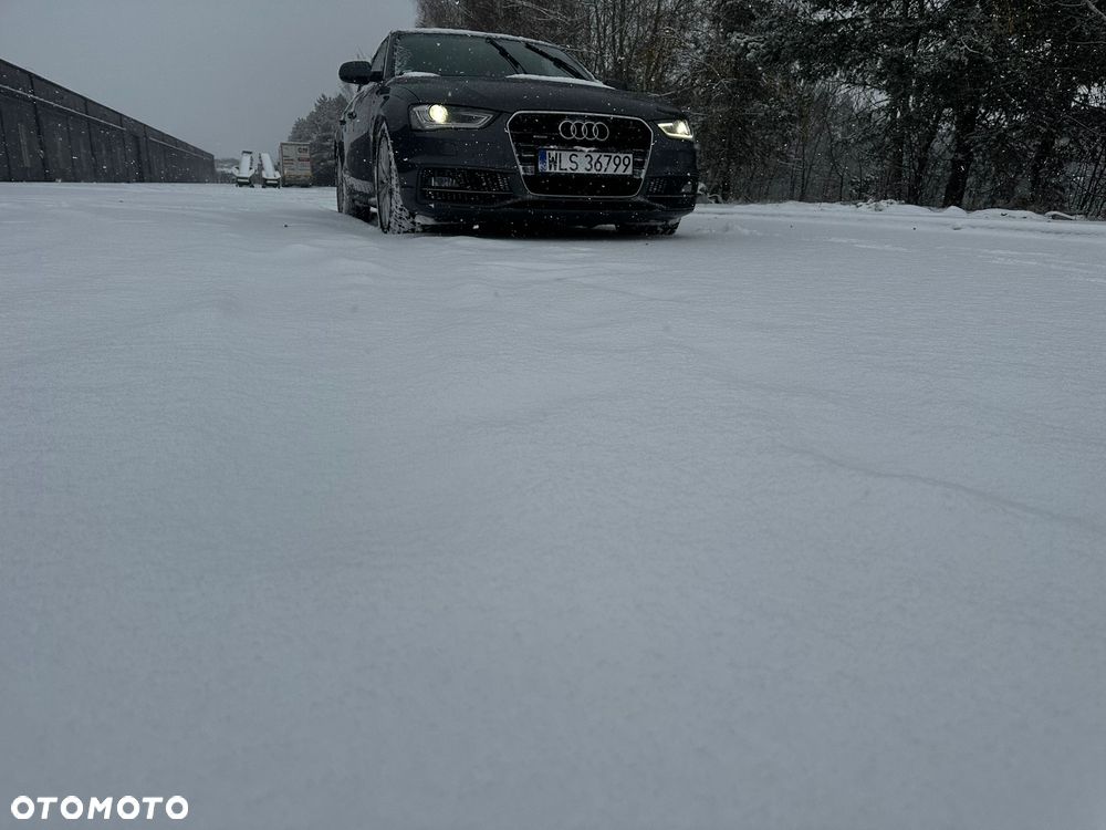 Audi A4 Avant 2.0 TDI DPF clean diesel quattro S tronic S line Sportpaket - 2