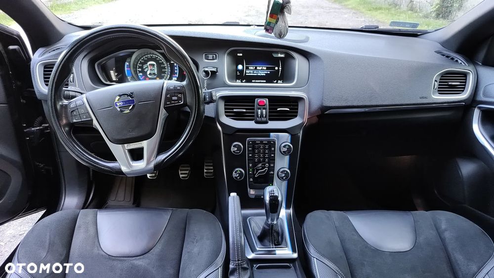 Volvo V40 D4 Drive-E R-Design Momentum - 9