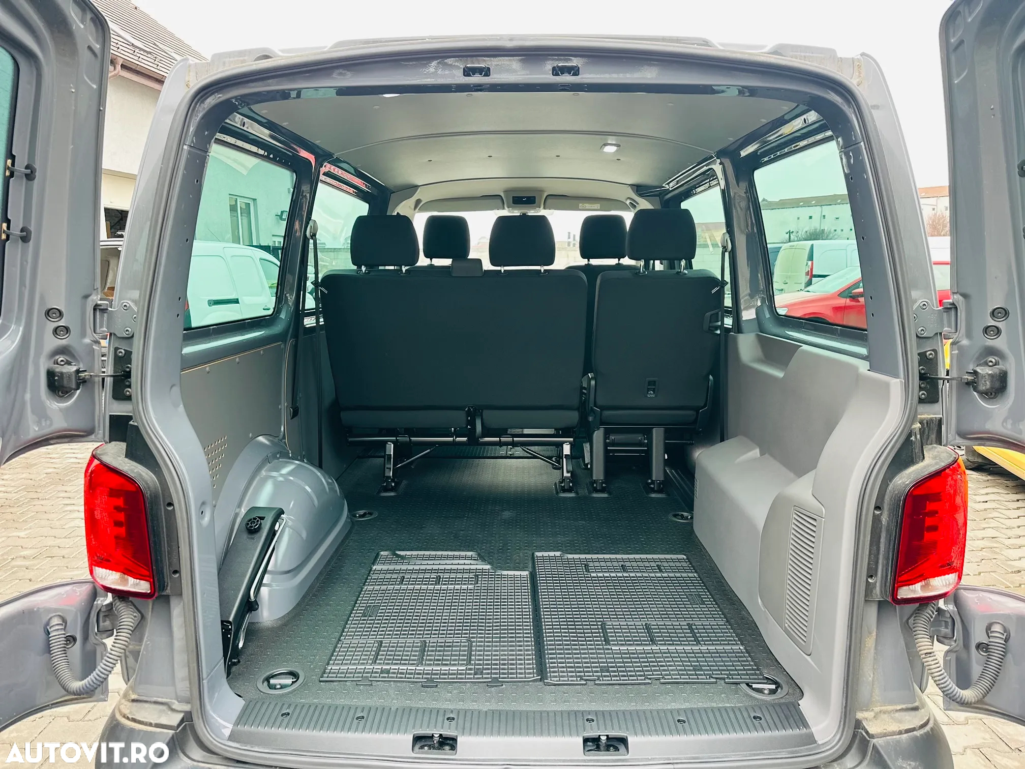 Volkswagen Transporter Sasiu CD T6.1 2.0 TDI 110 kW LR - 10